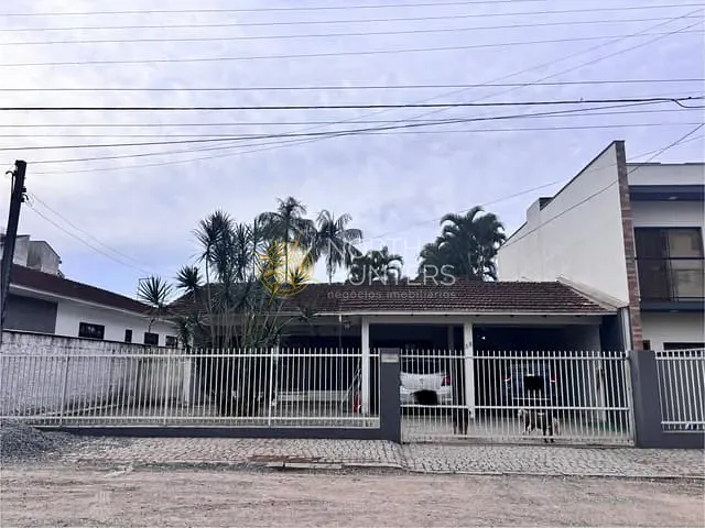 Casa com 160m² 3 quartos e 2 banheiros, à venda, no bairro Costa e Silva em Joinville