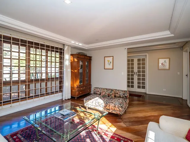 Casa 8 quartos e 11 banheiros, à venda, no bairro Boa Vista em Curitiba