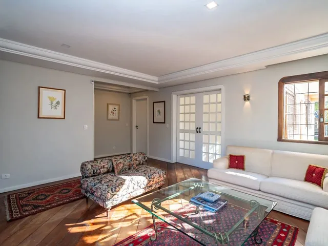 Casa 8 quartos e 11 banheiros, à venda, no bairro Boa Vista em Curitiba