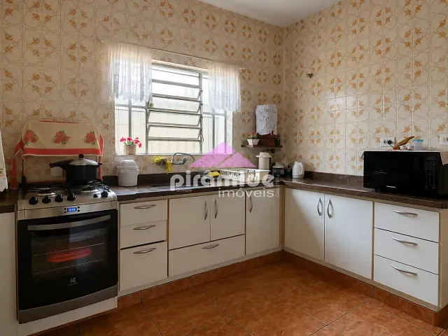 Casa 3 quartos e 2 banheiros, à venda, no bairro Centro em São José dos Campos