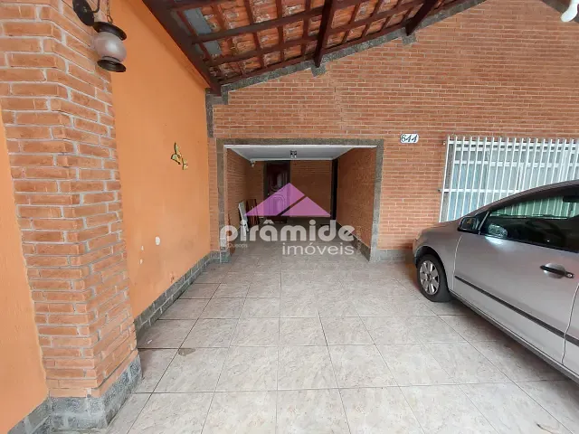 Casa com 300m² 3 quartos e 3 banheiros, à venda, no bairro Parque Industrial em São José dos Campos