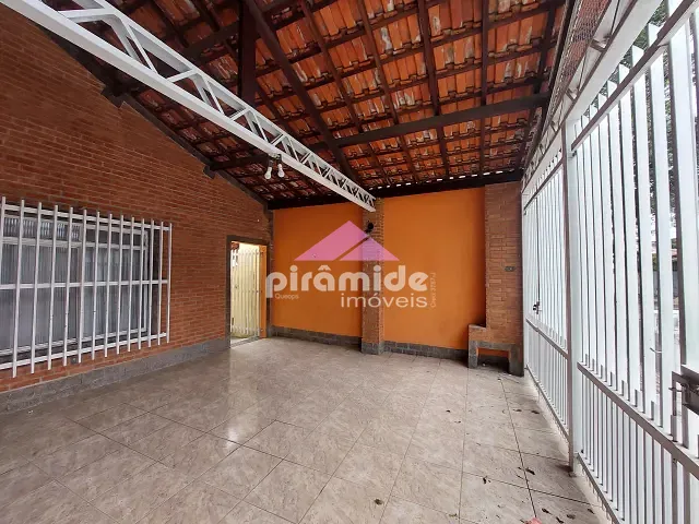 Casa com 300m² 3 quartos e 3 banheiros, à venda, no bairro Parque Industrial em São José dos Campos
