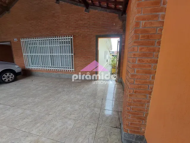 Casa com 300m² 3 quartos e 3 banheiros, à venda, no bairro Parque Industrial em São José dos Campos
