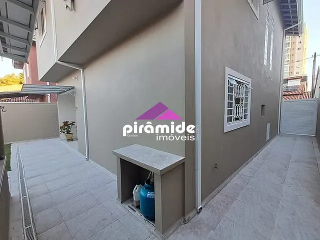 Casa com 250m² 3 quartos e 2 banheiros, à venda, no bairro Urbanova I em São José dos Campos