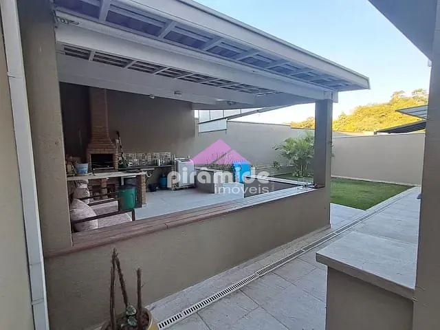 Casa com 250m² 3 quartos e 2 banheiros, à venda, no bairro Urbanova I em São José dos Campos