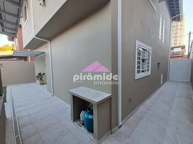 Casa com 250m² 3 quartos e 2 banheiros, à venda, no bairro Urbanova I em São José dos Campos