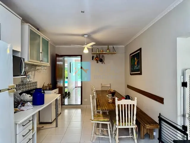 Casa com 720m² 6 quartos e 6 banheiros, à venda, no bairro Jardim das Colinas em São José dos Campos