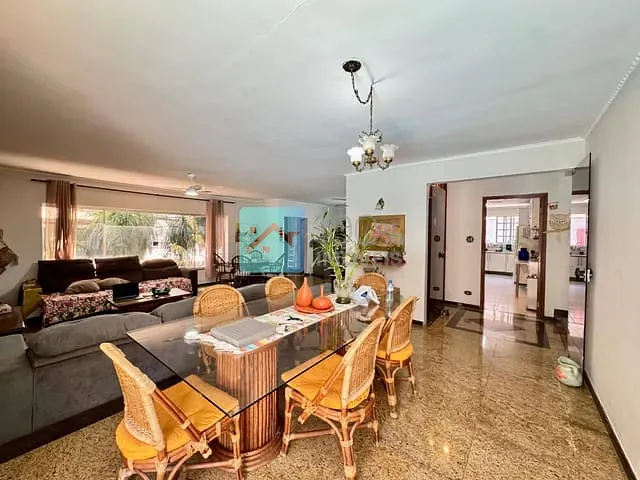 Casa com 720m² 6 quartos e 6 banheiros, à venda, no bairro Jardim das Colinas em São José dos Campos