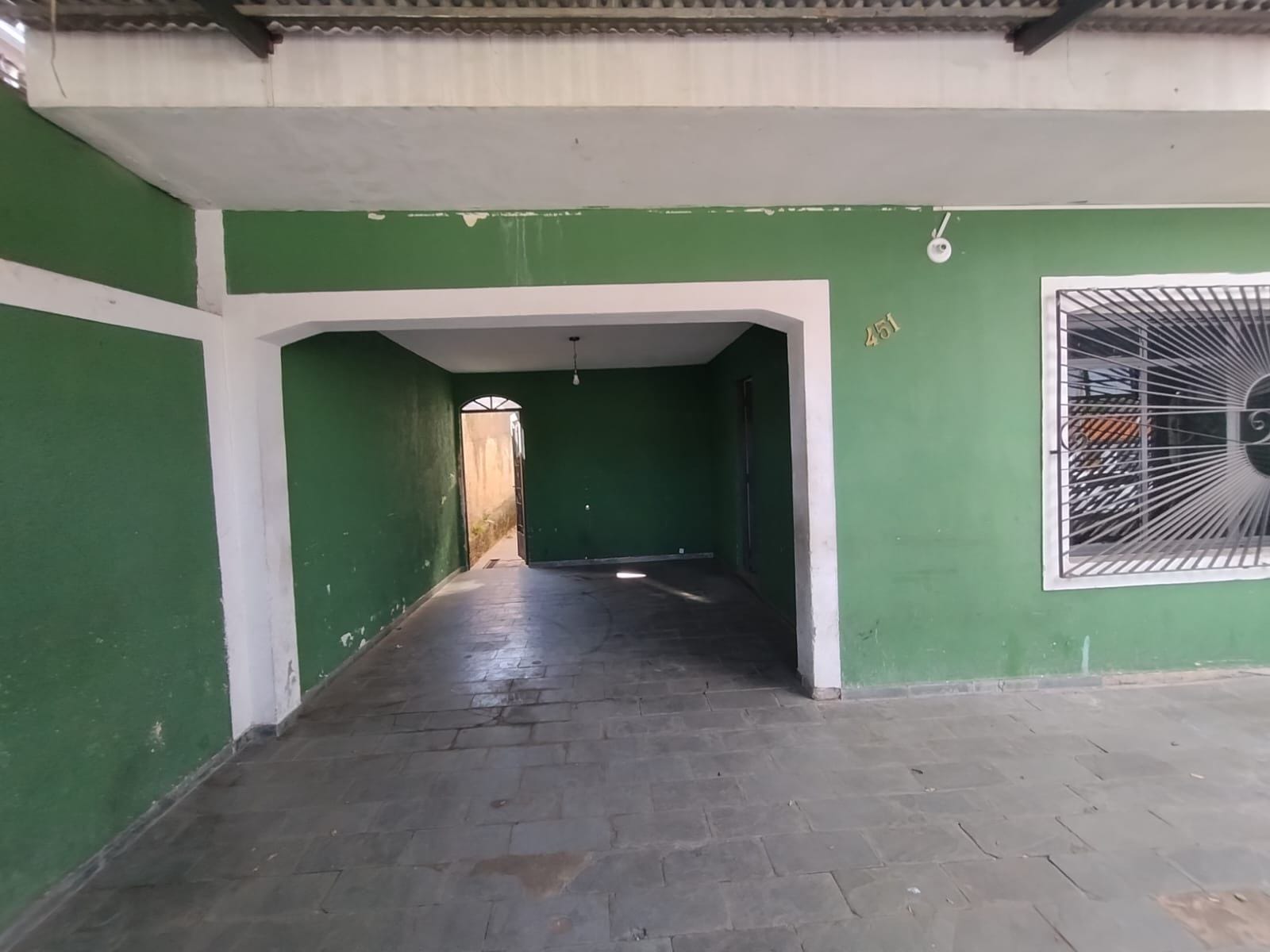 Casa para alugar com 2 quartos, 180m² - Foto 2