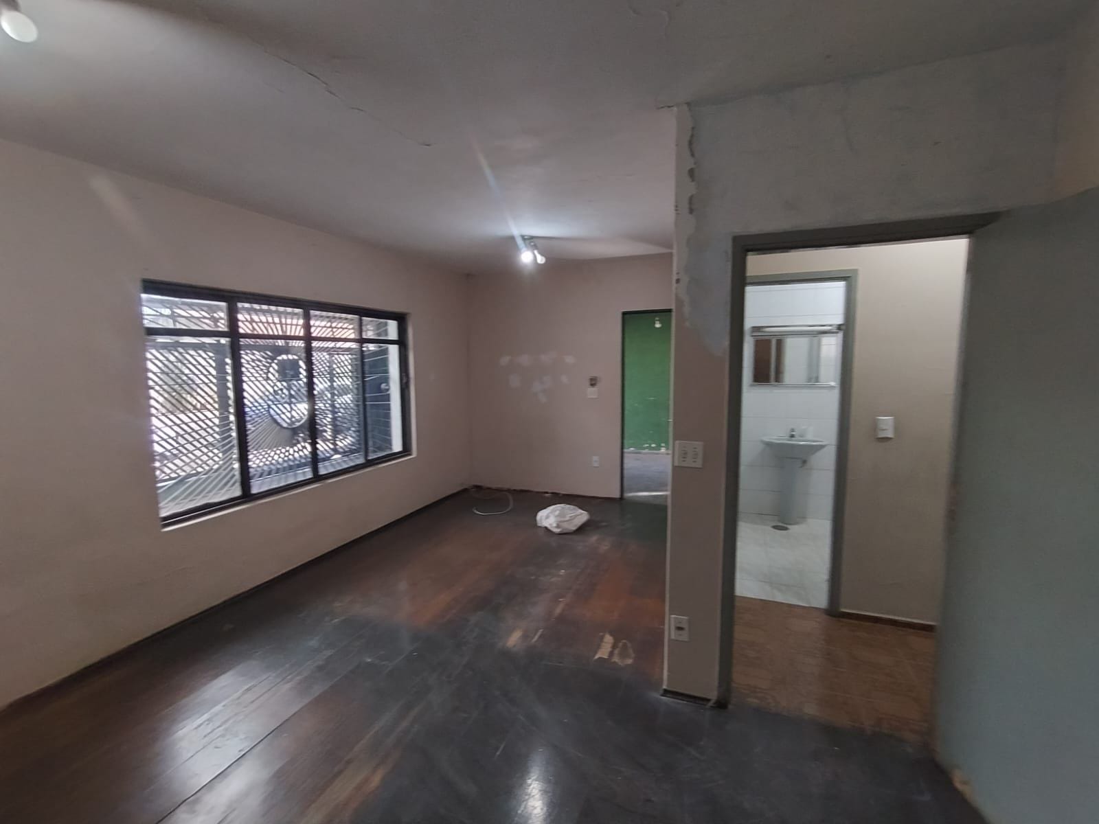 Casa para alugar com 2 quartos, 180m² - Foto 22