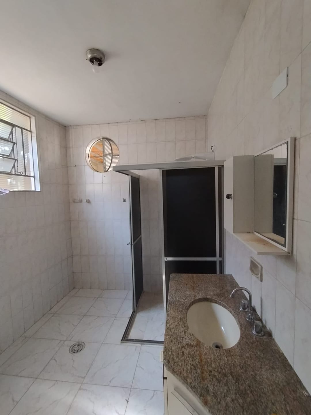 Casa para alugar com 2 quartos, 180m² - Foto 28