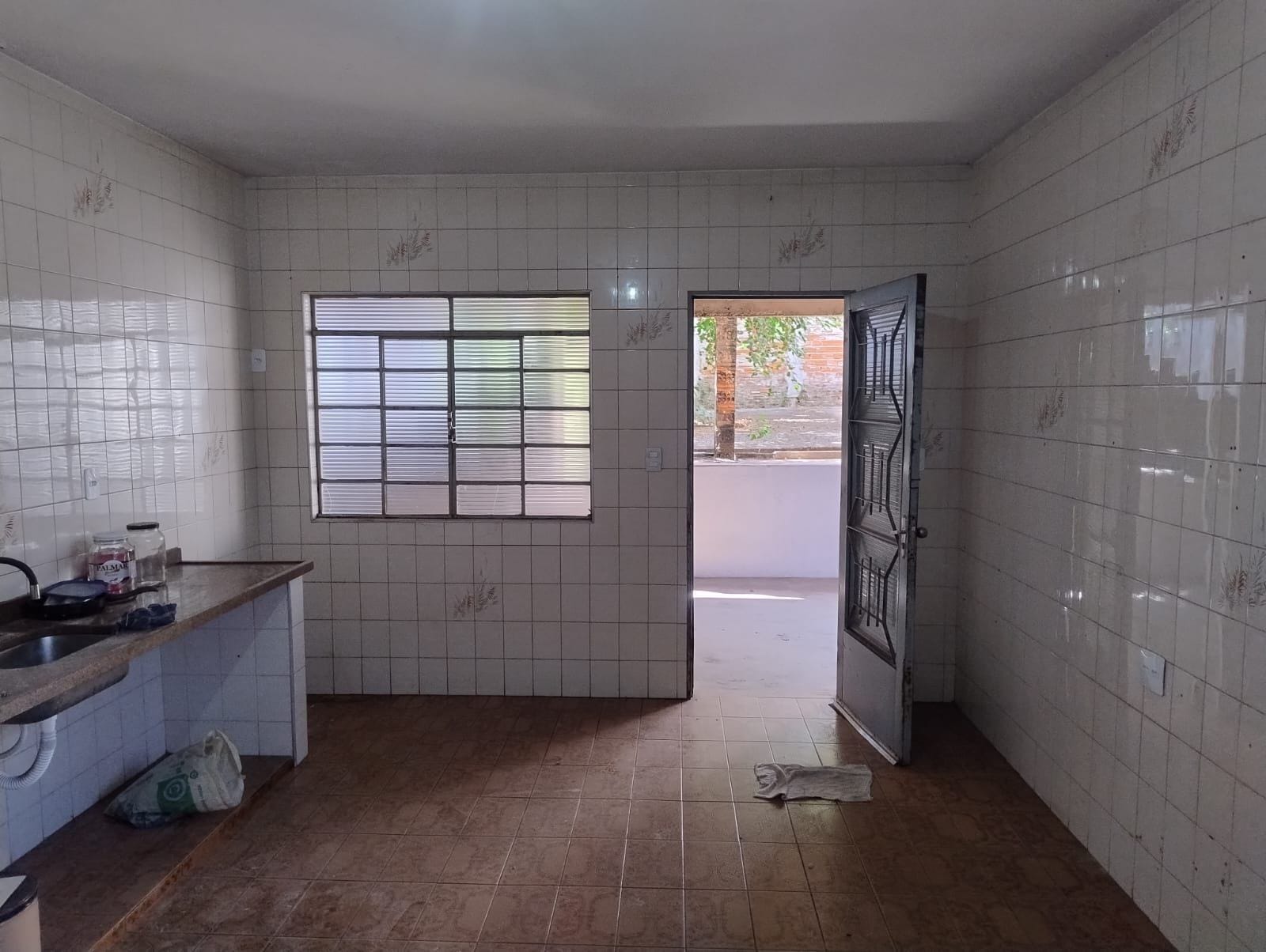 Casa para alugar com 2 quartos, 180m² - Foto 11
