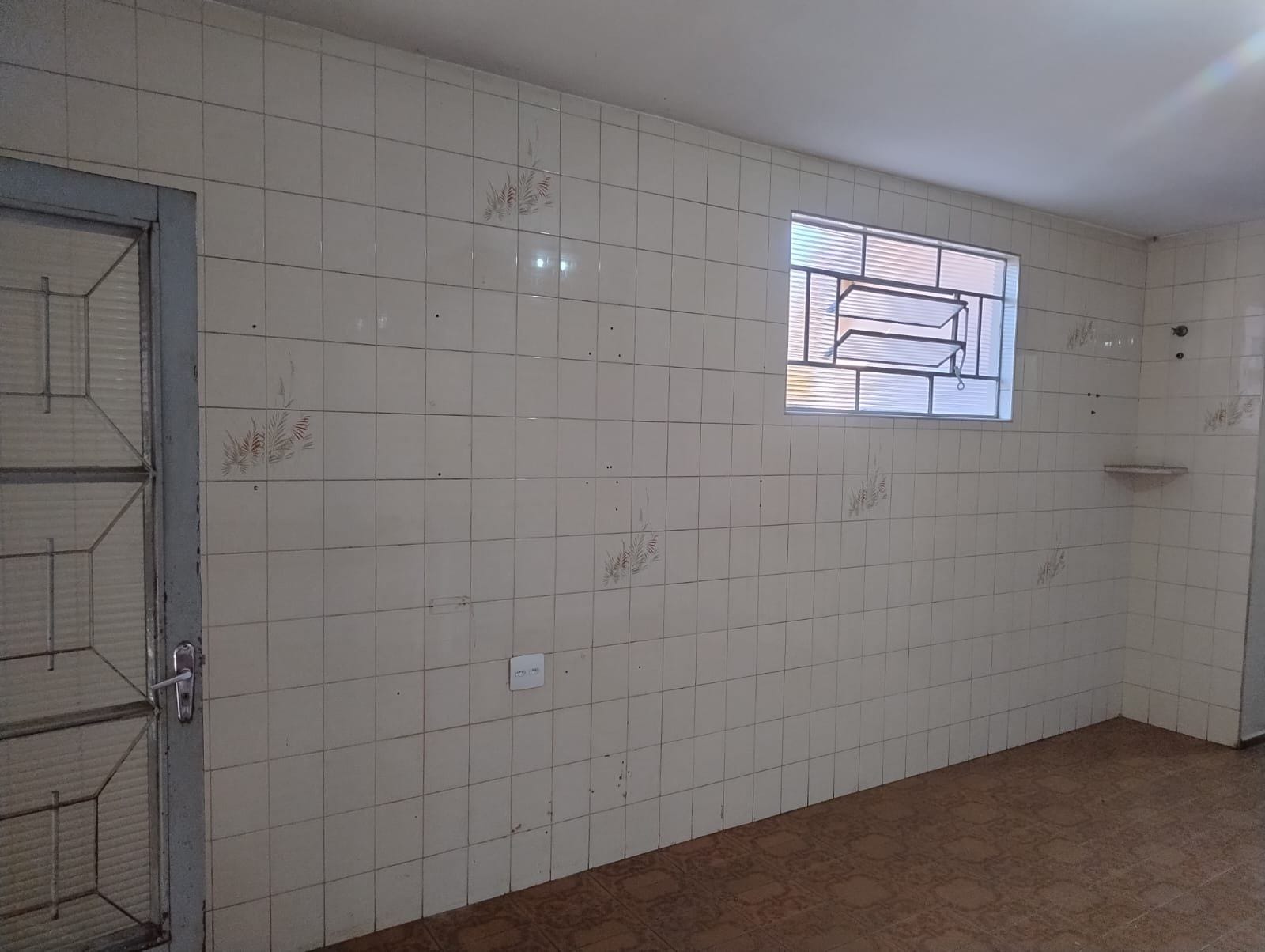 Casa para alugar com 2 quartos, 180m² - Foto 10