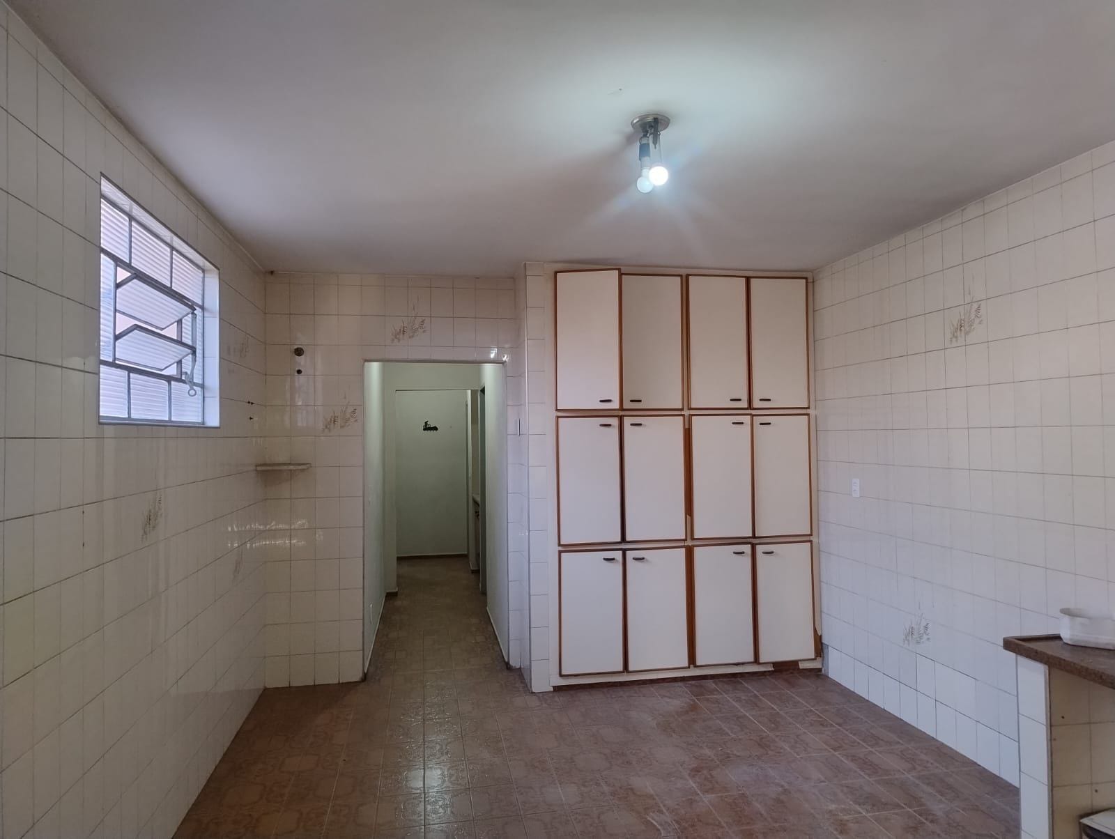 Casa para alugar com 2 quartos, 180m² - Foto 9
