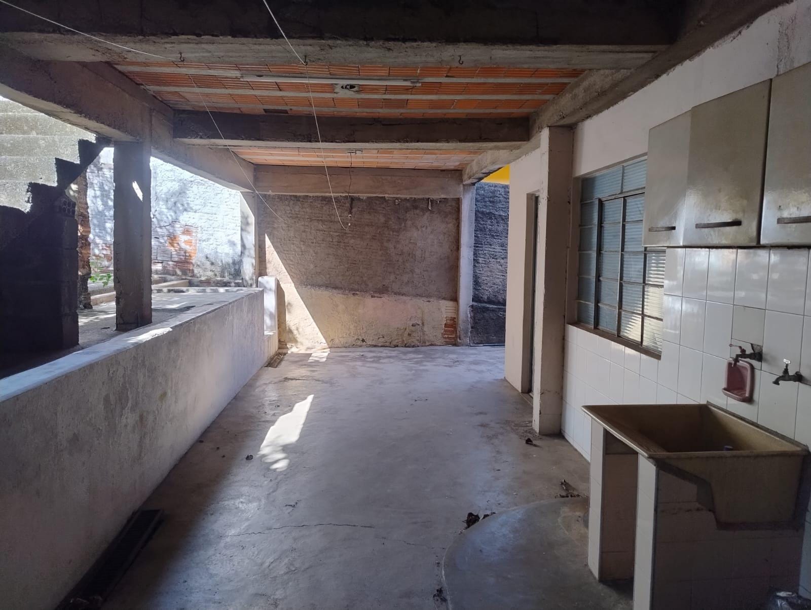 Casa para alugar com 2 quartos, 180m² - Foto 12