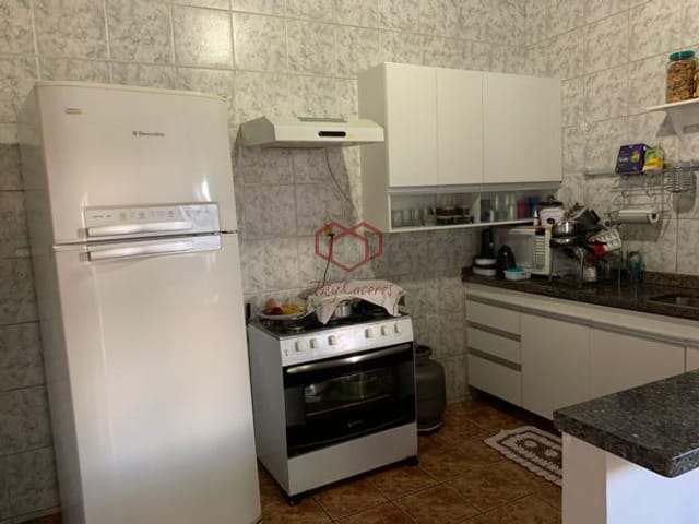 Casa com 200m² 2 quartos e 3 banheiros, à venda, no bairro Jardim Brasil em Cuiabá