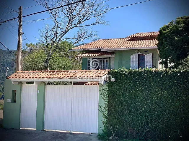 Casa 6 quartos e 3 banheiros, para alugar, no bairro Piratininga em Niterói