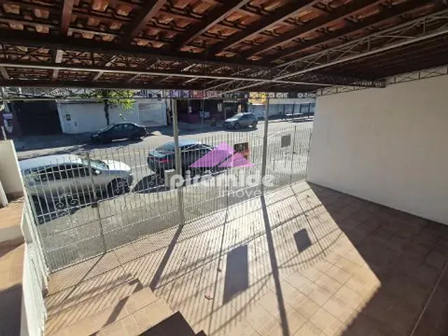 Casa com 272m² 4 quartos e 2 banheiros, à venda, no bairro Bosque dos Eucaliptos em São José dos Campos