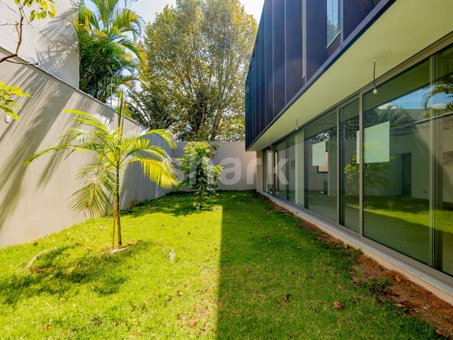Casa com 730m² 4 quartos e 7 banheiros, à venda, no bairro Vila Nova Conceição em São Paulo