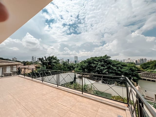 Casa 4 quartos e 6 banheiros, à venda, no bairro Jardim Guedala em São Paulo