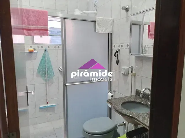 Casa 2 quartos e 2 banheiros, à venda, no bairro Jardim das Indústrias em São José dos Campos