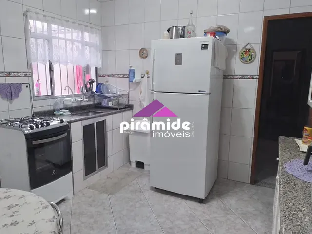 Casa 2 quartos e 2 banheiros, à venda, no bairro Jardim das Indústrias em São José dos Campos