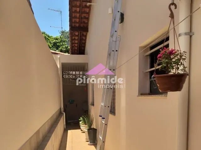 Casa 2 quartos e 2 banheiros, à venda, no bairro Jardim das Indústrias em São José dos Campos