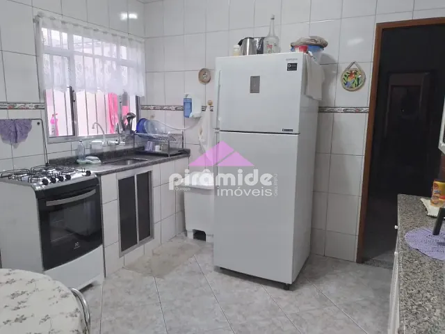 Casa 2 quartos e 2 banheiros, à venda, no bairro Jardim das Indústrias em São José dos Campos