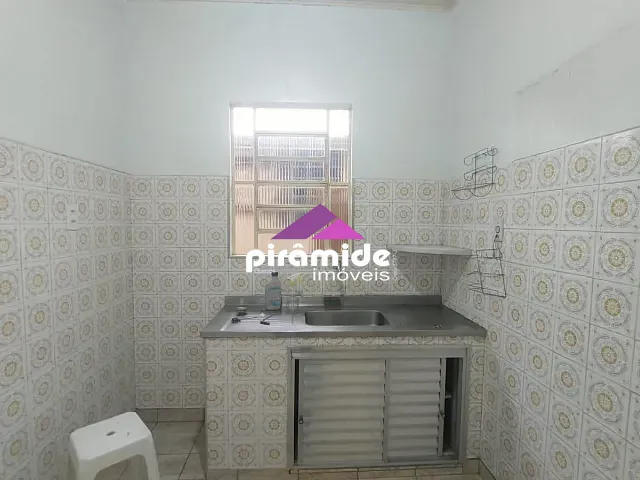Casa 2 quartos e 1 banheiro, para alugar, no bairro Monte Castelo em São José dos Campos