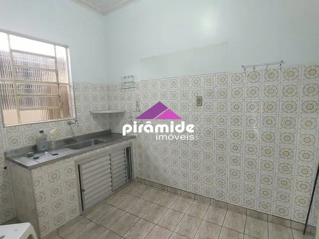 Casa 2 quartos e 1 banheiro, para alugar, no bairro Monte Castelo em São José dos Campos