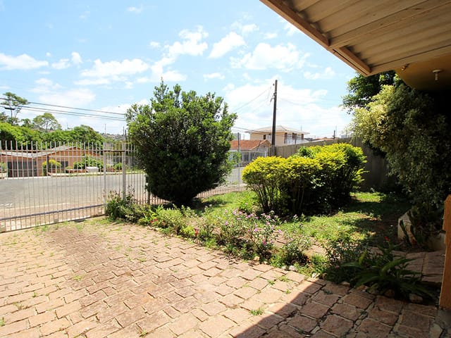 Casa com 528m² 3 quartos e 3 banheiros, à venda, no bairro Uvaranas em Ponta Grossa