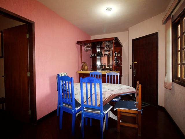 Casa com 528m² 3 quartos e 3 banheiros, à venda, no bairro Uvaranas em Ponta Grossa