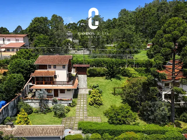 Casa com 930m² 3 quartos e 3 banheiros, à venda, no bairro Vila Jaguaribe em Campos do Jordão