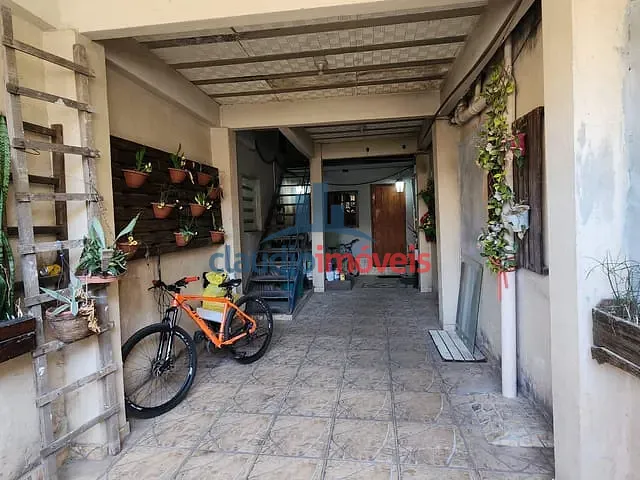 Casa 2 quartos e 1 banheiro, à venda, no bairro Colônia Santo Antônio em Barra Mansa
