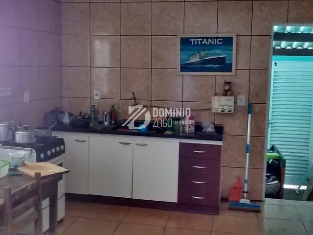Casa com 281m² 4 quartos e 3 banheiros, à venda, no bairro Bom Retiro em Uberaba