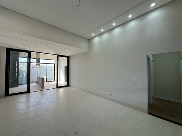 Casa com 250m² 3 quartos e 4 banheiros, à venda, no bairro Golden Hill Residence em Londrina