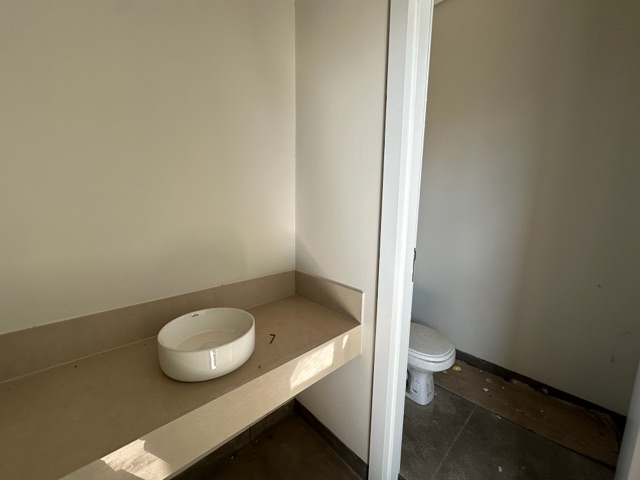Casa com 250m² 3 quartos e 4 banheiros, à venda, no bairro Golden Hill Residence em Londrina