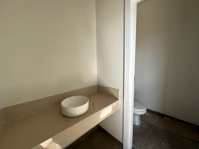 Casa com 250m² 3 quartos e 4 banheiros, à venda, no bairro Golden Hill Residence em Londrina