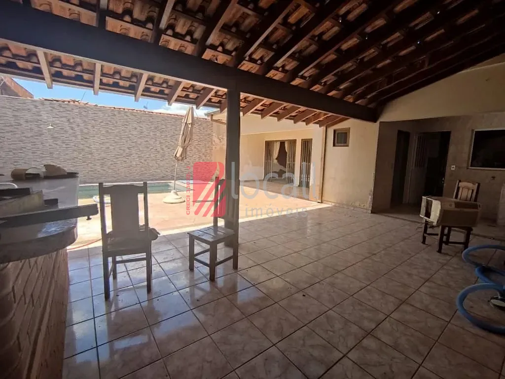 Casa com 3 quartos para aluguel, 250m² — foto 9 de 11