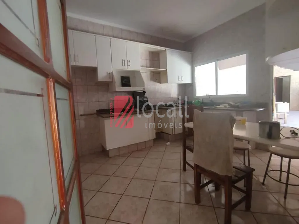 Casa com 3 quartos para aluguel, 250m² — foto 10 de 11