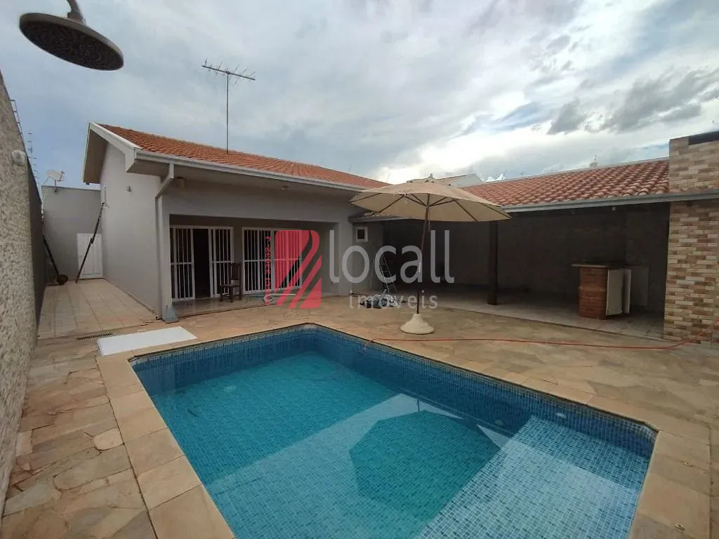 Casa com 3 quartos para aluguel, 250m² — foto 2 de 11