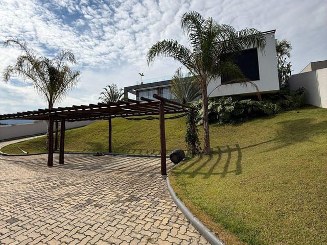 Casa com 1500m² 4 quartos e 3 banheiros, à venda, no bairro Jardim Vale dos Lagos em Joanópolis