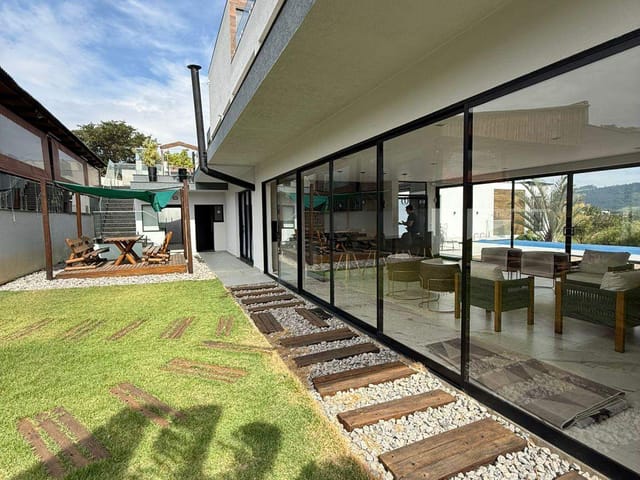 Casa com 1500m² 4 quartos e 3 banheiros, à venda, no bairro Jardim Vale dos Lagos em Joanópolis