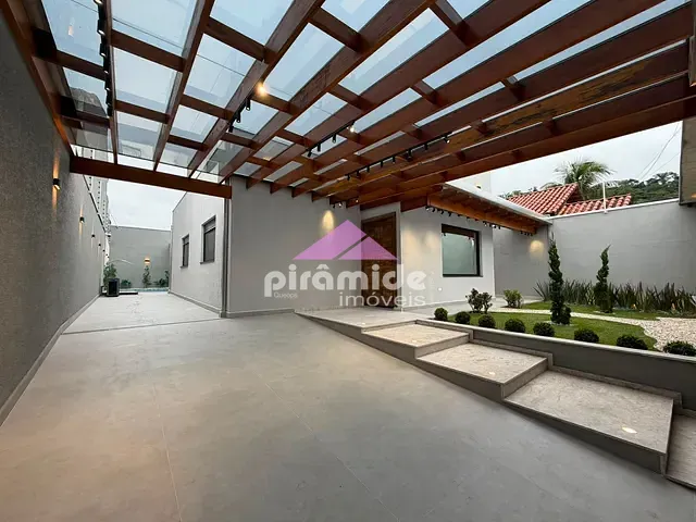 Casa com 300m² 3 quartos e 4 banheiros, à venda, no bairro Jardim Estrela Dalva em Caraguatatuba