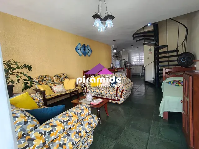 Casa 2 quartos e 2 banheiros, à venda, no bairro Martim de Sá em Caraguatatuba
