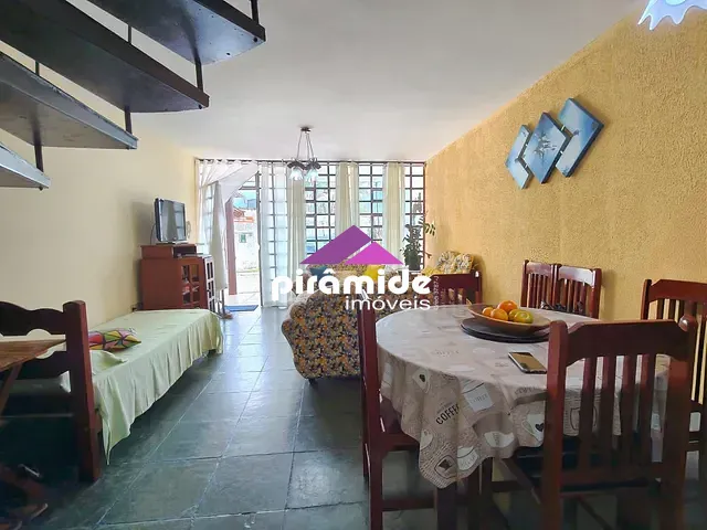 Casa 2 quartos e 2 banheiros, à venda, no bairro Martim de Sá em Caraguatatuba