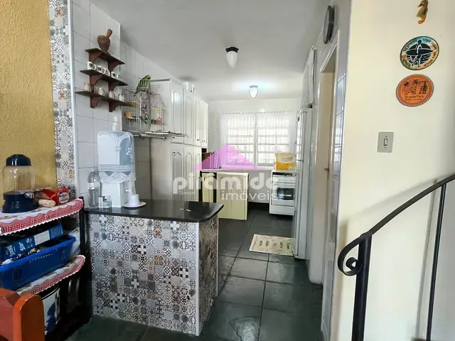 Casa 2 quartos e 2 banheiros, à venda, no bairro Martim de Sá em Caraguatatuba