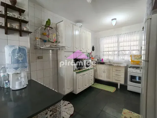 Casa 2 quartos e 2 banheiros, à venda, no bairro Martim de Sá em Caraguatatuba