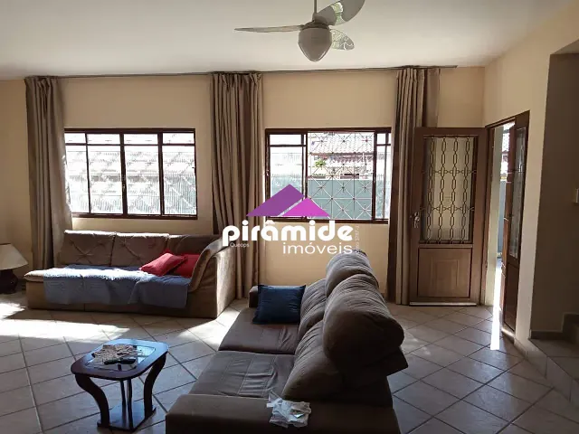 Casa com 303m² 3 quartos e 1 banheiro, à venda, no bairro Indaiá em Caraguatatuba