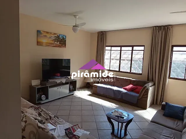 Casa com 303m² 3 quartos e 1 banheiro, à venda, no bairro Indaiá em Caraguatatuba
